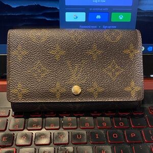 LV authentic Brown Monogram Wallet, vintage made in spain , skin peelings inside